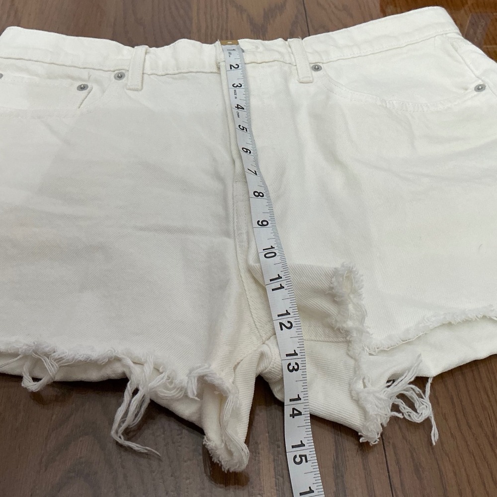 Lucky Brand Relaxed Short White Denim High Rise Frayed Raw Hem Womens Size 12/31 - Picture 3 of 8